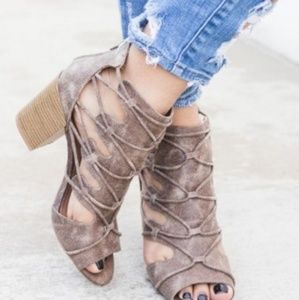 🌵 Distressed Cutout Booties Lace-Up Taupe Brown